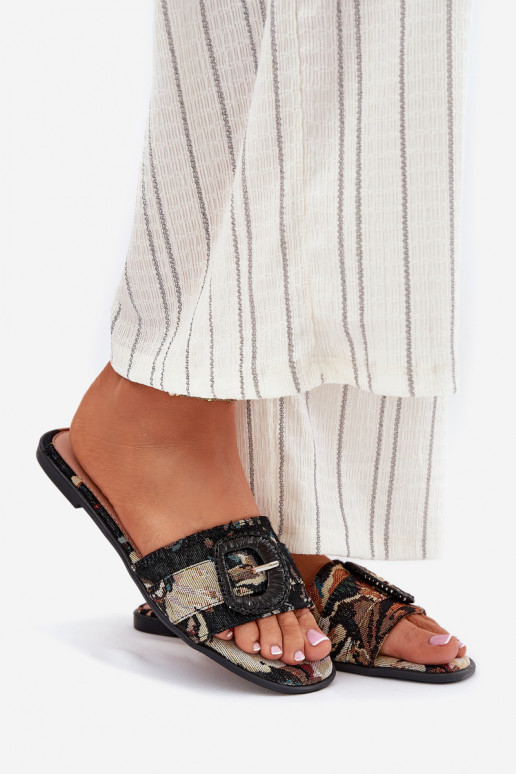 lygiapadžiai Moteriškos šlepetės dekoruoti su sagtimis juodos spalvos Clariola