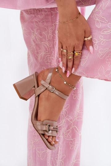 Oda Lakuotos basutės moterims su kulniukais smėlio spalvos Mevonelle 2