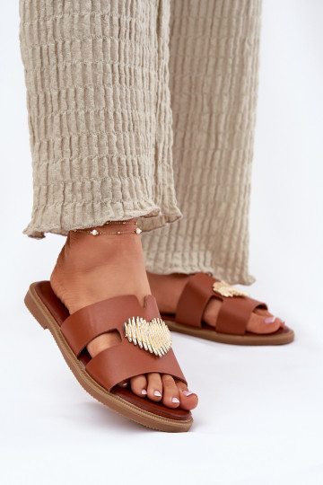 Moteriškos šlepetės su plačiais kulniukais su aukso spalvos detalėmis rudos spalvos Karinma