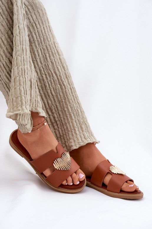 Moteriškos šlepetės su plačiais kulniukais su aukso spalvos detalėmis rudos spalvos Karinma