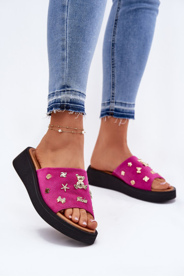 Moteriškos zomšinės šlepetės Z Przypinkami Vinceza 66741 rožinės spalvos