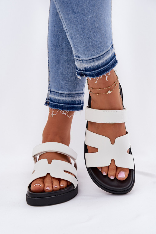 Moteriškos šlepetės Z su limpančiu užsegimuem Vinceza 17401 baltos spalvos Moteriškos šlepetės Z su limpančiu užsegimuem Vinceza 17401 baltos spalvos