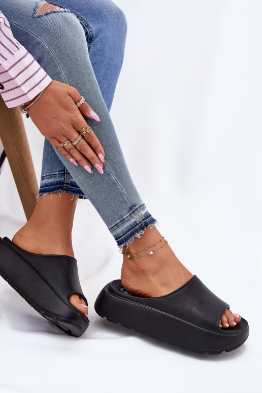 Lengvos šlepetės Moteriškos šlepetės su platforma juodos spalvos Xalvania