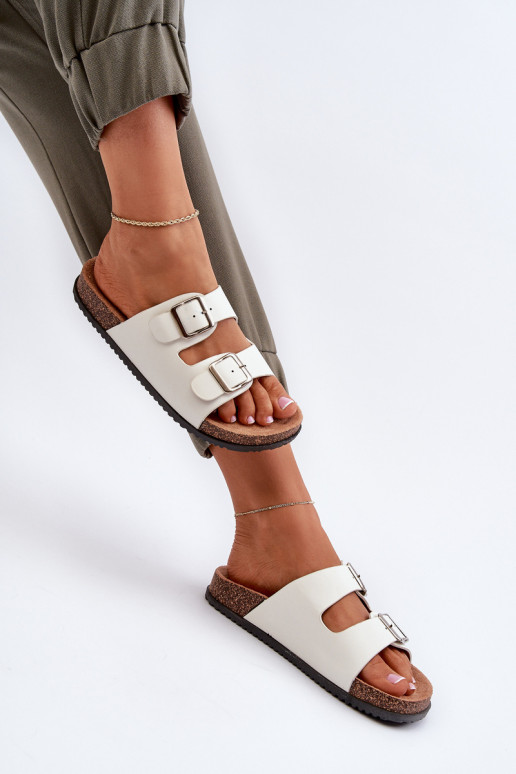 Moteriškos šlepetės su sagtimis baltos spalvos Oliena