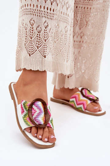 Šlepetės Moteriškas butas dekoruoti su sagtimis baltos spalvos LuĮam