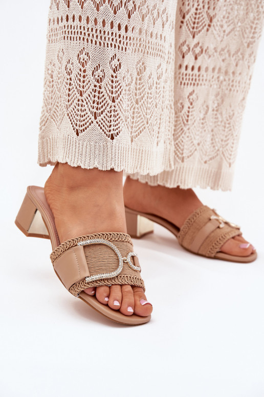 Moteriškas Šlepetės su kulniukais Su puošniais Detalem smėlio spalvos Julinemi