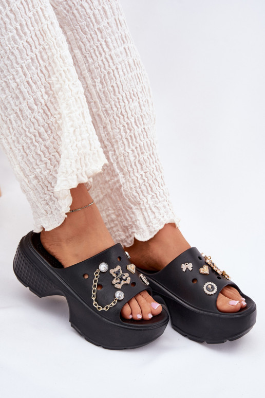 Lengvos šlepetės Moteriškos šlepetės su platforma Ze aukso spalvosmi Przypinkami juodos spalvos Ivoriel