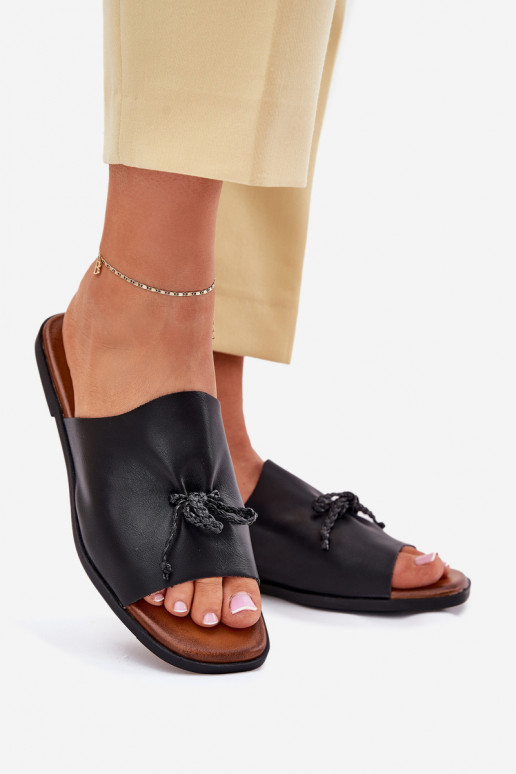 Moteriškos šlepetės su plačiais kulniukais Su puošniais INiązaniem juodos spalvos Norela