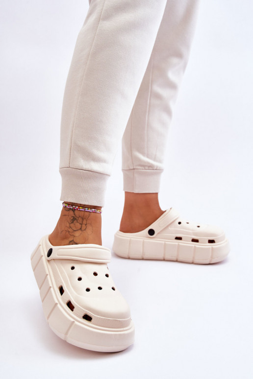 Crocs tipo šlepetės su paaukštinta platforma smėlio spalvos Beckett Crocs tipo šlepetės su paaukštinta platforma smėlio spalvos Beckett