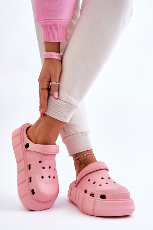 Crocs tipo šlepetės su paaukštinta platforma rožinės spalvos Beckett Crocs tipo šlepetės su paaukštinta platforma rožinės spalvos Beckett