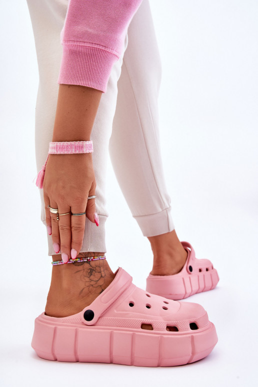 Crocs tipo šlepetės su paaukštinta platforma rožinės spalvos Beckett Crocs tipo šlepetės su paaukštinta platforma rožinės spalvos Beckett