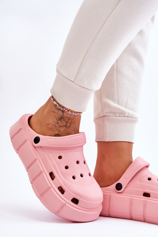 Crocs tipo šlepetės su paaukštinta platforma rožinės spalvos Beckett Crocs tipo šlepetės su paaukštinta platforma rožinės spalvos Beckett