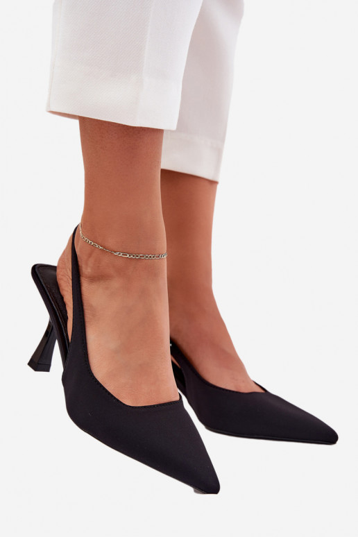 Moteriškos basutės su plonais kulniukais juodos spalvos Lunira Moteriškos basutės su plonais kulniukais juodos spalvos Lunira