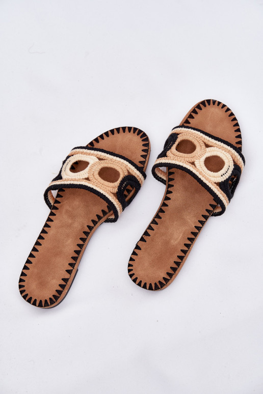 SzydełkoĮe Moteriškos šlepetės su plačiais kulniukais juodos spalvos Nirina