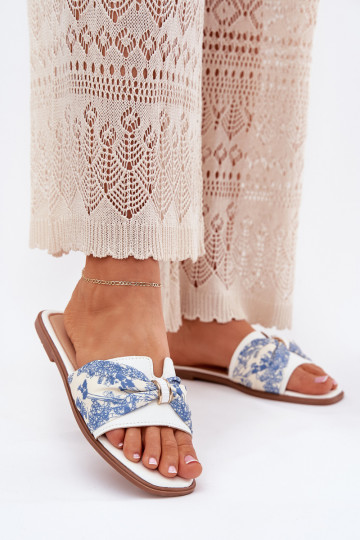 Moteriškos šlepetės su plačiais kulniukais su kaspinais baltos spalvos Avenza