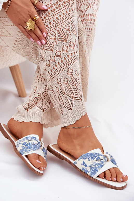 Moteriškos šlepetės su plačiais kulniukais su kaspinais baltos spalvos Avenza