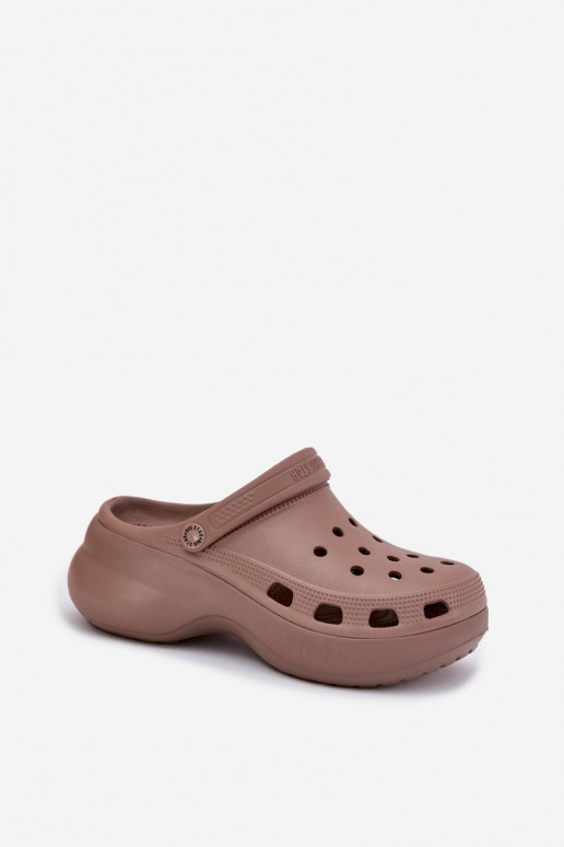 Lengvos šlepetės Moteriškos šlepetės su madingais masyviais padais Big Star RR274A121 smėlio spalvos