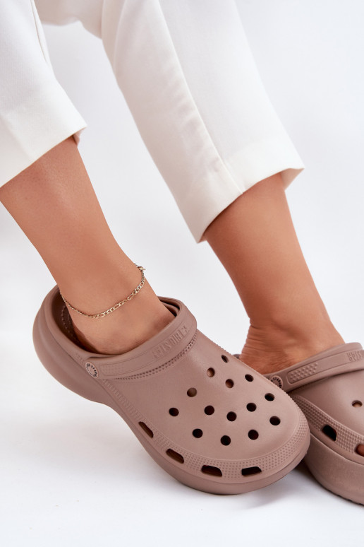 Lengvos šlepetės Moteriškos šlepetės su madingais masyviais padais Big Star RR274A121 smėlio spalvos