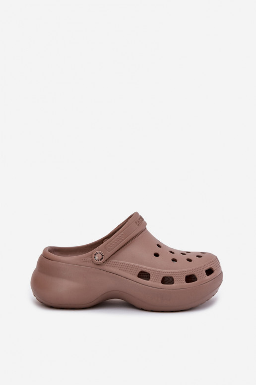 Lengvos šlepetės Moteriškos šlepetės su madingais masyviais padais Big Star RR274A121 smėlio spalvos