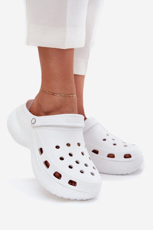 Lengvos šlepetės Moteriškos šlepetės su madingais masyviais padais Big Star RR274A119 baltos spalvos