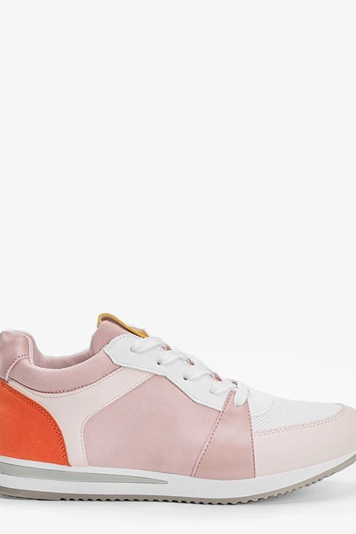 Balti bateliai su geltonais...