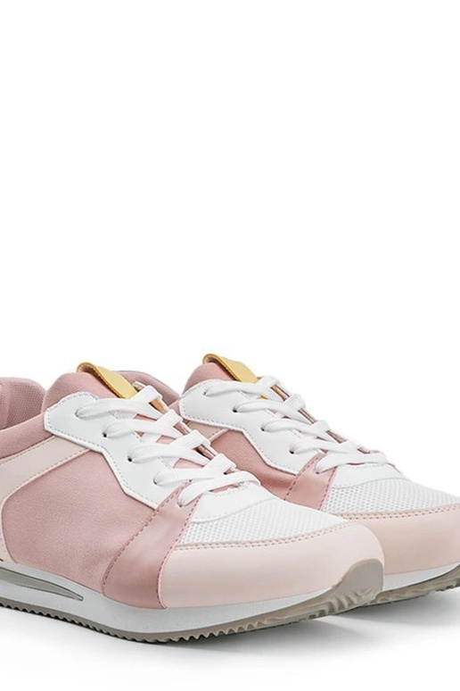 Balti bateliai su geltonais...