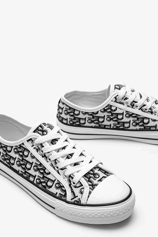 Juodi pinti sandalai, „Chimmie"