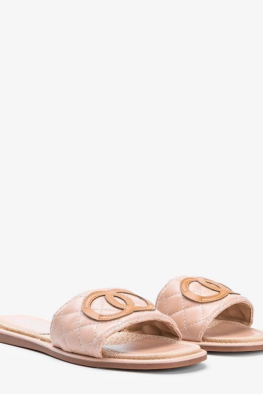 Smėlinės spalvos sandalai papuošti...