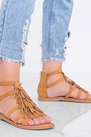 Juodi lakuoti sandalai ant...