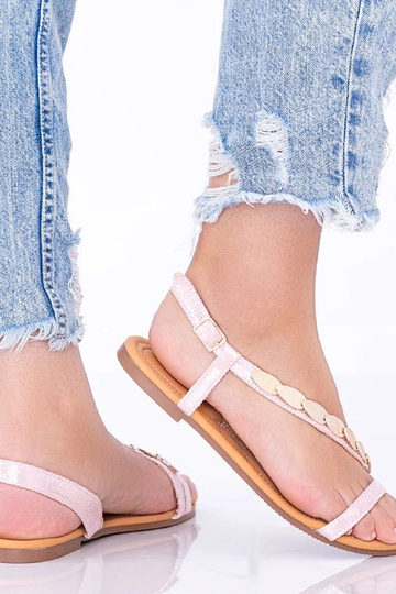 Juodi sandalai su pinta...