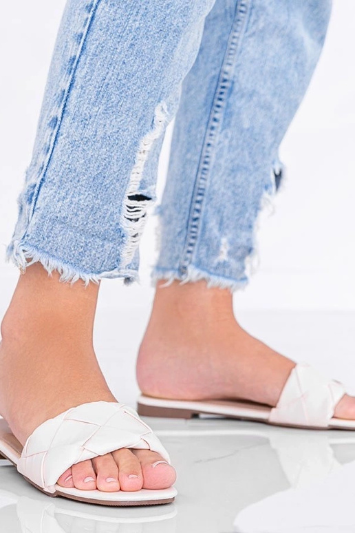 Pilki sandalai su dekoruota viršutine...