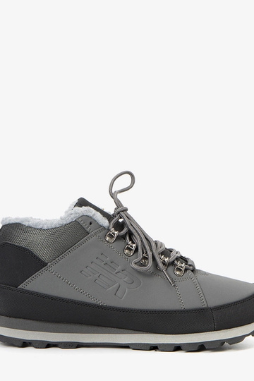 Pilkos spalvos izoliuoti sportiniai batai vyrams Grifar