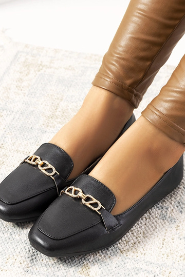 Juodi švelnūs kvadratiniai batai
