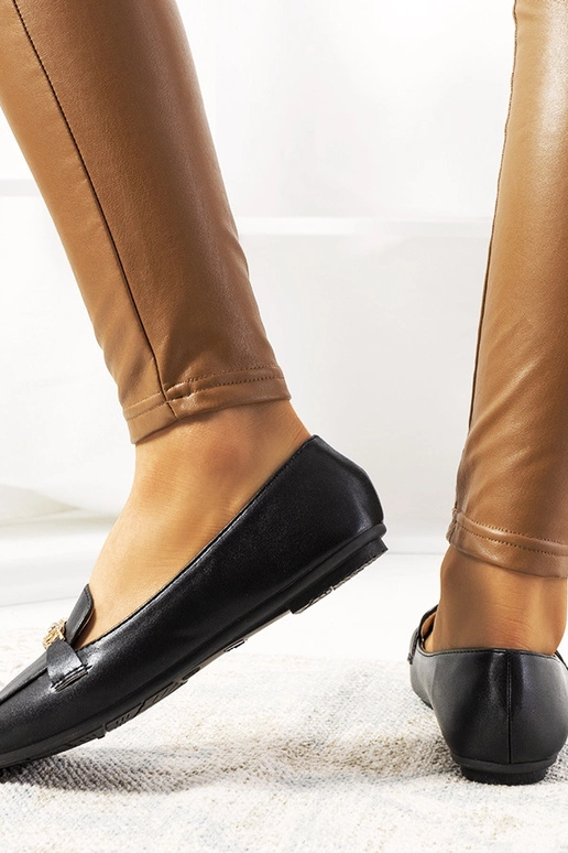 Juodi švelnūs kvadratiniai batai