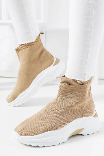 Smėlio spalvos aukšti...