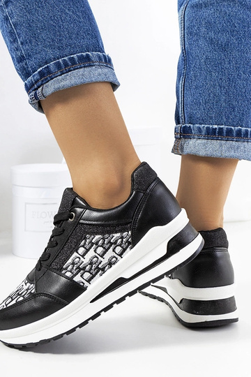 Juodi sportiniai bateliai... 2