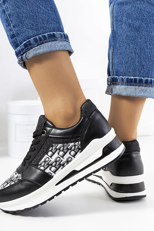 Juodi sportiniai bateliai storu padu...