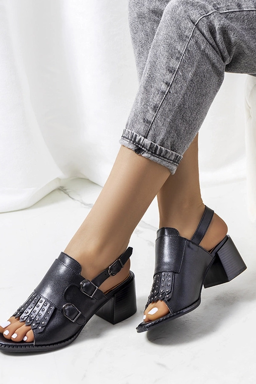 Juodi odiniai sandalai su Zand... Juodi odiniai sandalai su Zand...