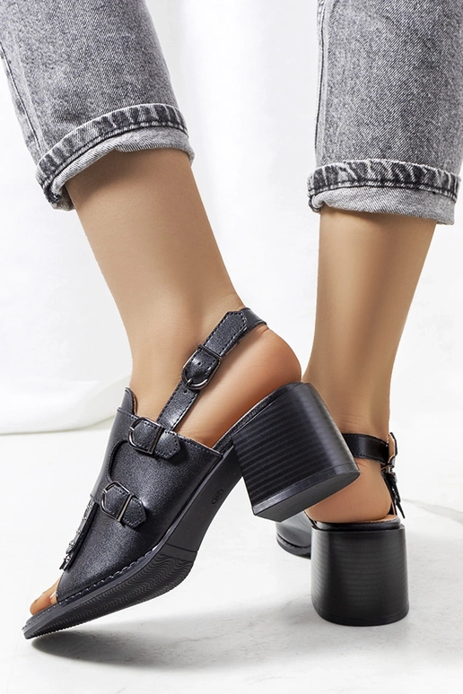 Juodi odiniai sandalai su Zand... Juodi odiniai sandalai su Zand...