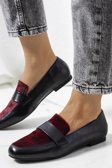 Juodos ir bordo spalvos...