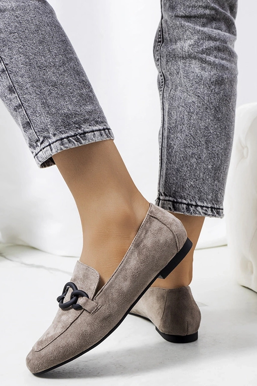 Raudoni lakuoti aukštakulniai ant...