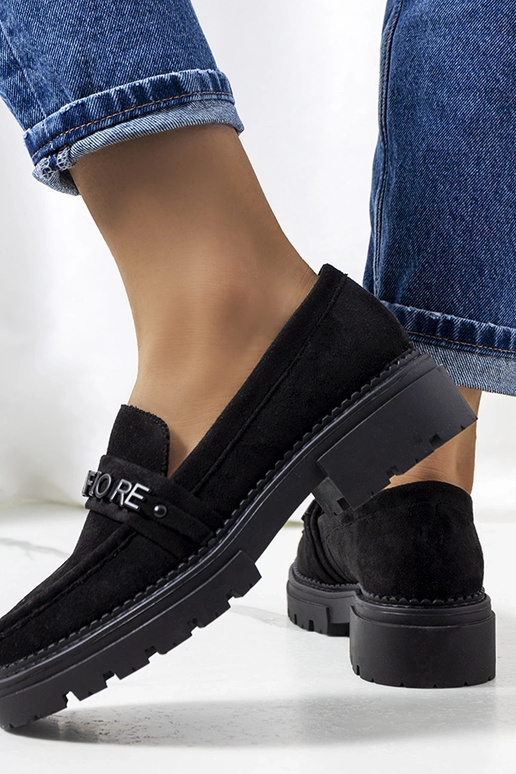 Juodi mokasinai ant aukštos padukos,...