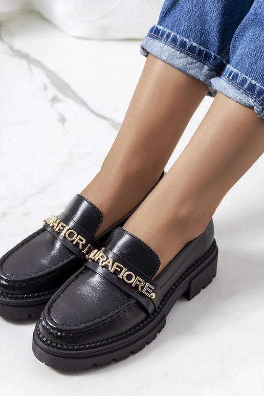 Juodi mokasinai ant aukštos padukos,...