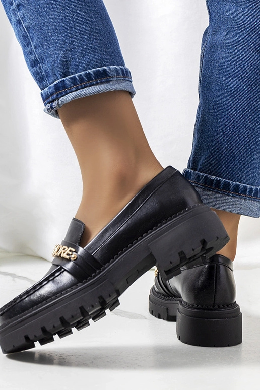 Juodi mokasinai ant aukštos padukos,...