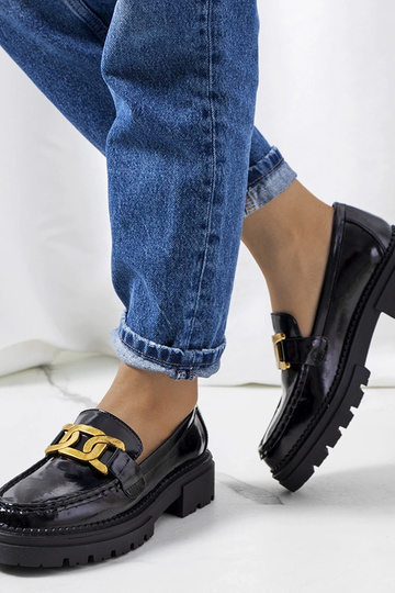 Juodi bateliai ant...