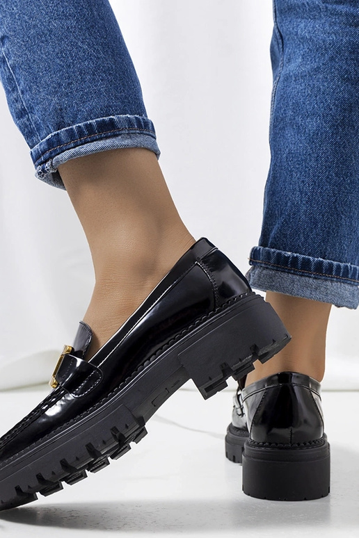 Juodi bateliai ant platformos, „Birkett"