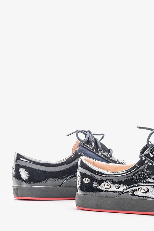 Mikaela tamsiai mėlyni lakinės odos...