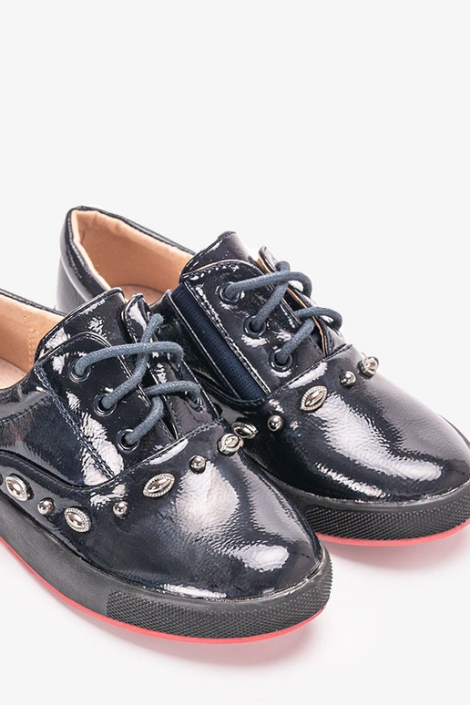 Tamsiai mėlynos spalvos lakinės odos...