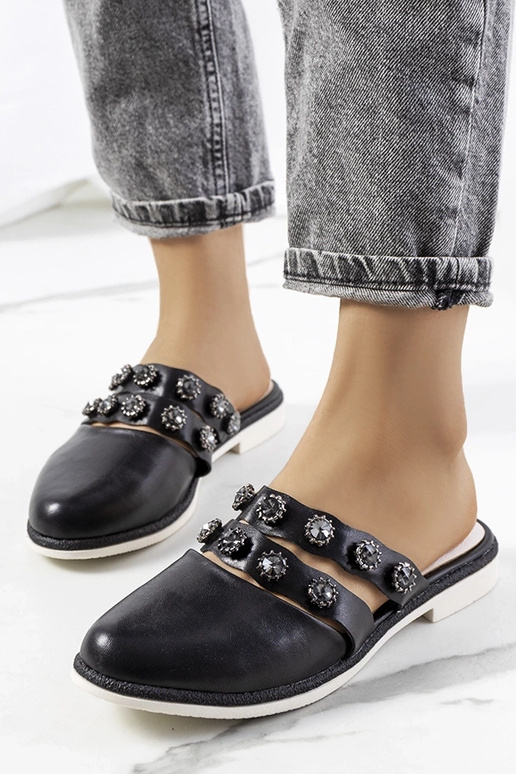 Juodos dygliuotos šlepetės Asselt Juodos dygliuotos šlepetės Asselt