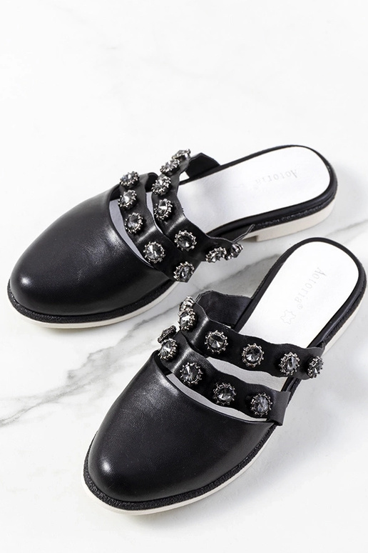 Juodos dygliuotos šlepetės Asselt Juodos dygliuotos šlepetės Asselt